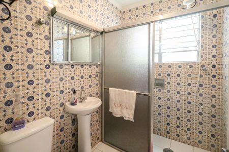 Casa à venda com 143m², 2 quartos e 5 vagasBanheiro de Serviço