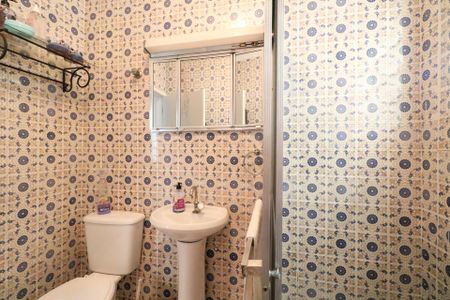 Casa à venda com 143m², 2 quartos e 5 vagasBanheiro de Serviço