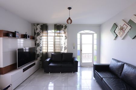 Casa de condomínio à venda com 125m², 3 quartos e 2 vagasSala