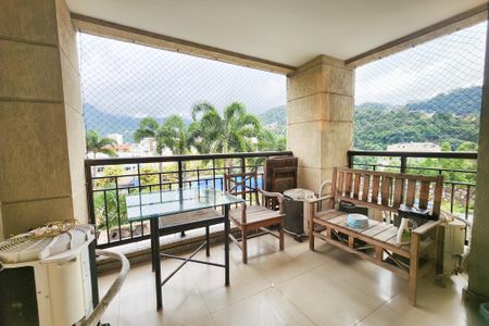 Apartamento à venda com 125m², 3 quartos e 2 vagasVaranda