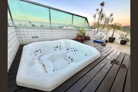 Apartamento à venda com 243m², 4 quartos e 2 vagasCobertura