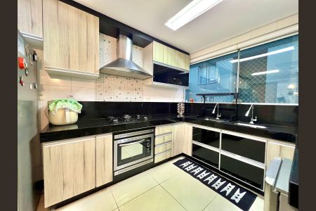 Apartamento à venda com 243m², 4 quartos e 2 vagasCozinha