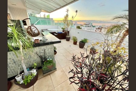 Apartamento à venda com 243m², 4 quartos e 2 vagasCobertura