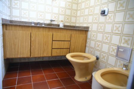 Casa à venda com 150m², 3 quartos e 2 vagasBanheiro 1