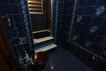 Casa de condomínio à venda com 374m², 4 quartos e 2 vagasCasa 1: Quarto 2 - Banheiro