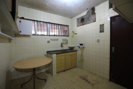 Casa de condomínio à venda com 374m², 4 quartos e 2 vagasCasa 2: Cozinha
