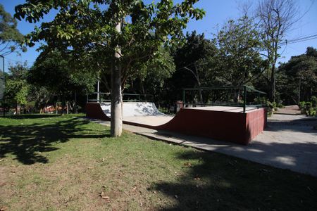 Casa de condomínio à venda com 374m², 4 quartos e 2 vagasPista de Skate