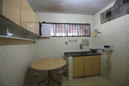 Casa de condomínio à venda com 374m², 4 quartos e 2 vagasCasa 2: Cozinha