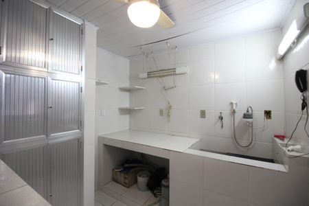 Casa de condomínio à venda com 374m², 4 quartos e 2 vagasCasa 1: Área de Serviço