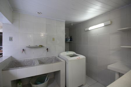 Casa de condomínio à venda com 374m², 4 quartos e 2 vagasCasa 1: Área de Serviço