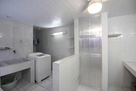 Casa de condomínio à venda com 374m², 4 quartos e 2 vagasCasa 1: Área de Serviço