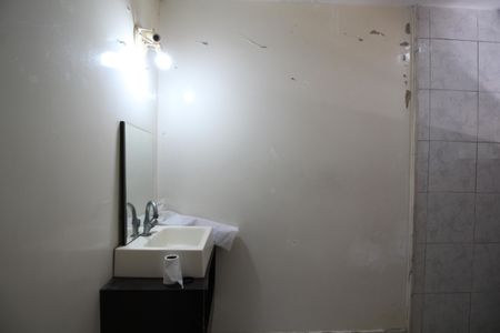 Casa de condomínio à venda com 374m², 4 quartos e 2 vagasCasa 1: Banheiro Social