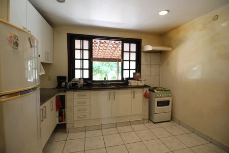 Casa de condomínio à venda com 374m², 4 quartos e 2 vagasCasa 1: Cozinha