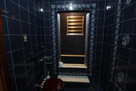 Casa de condomínio à venda com 374m², 4 quartos e 2 vagasCasa 1: Quarto 2 - Banheiro