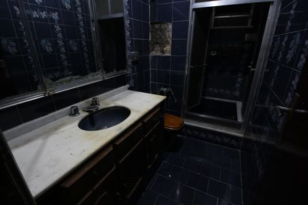 Casa de condomínio à venda com 374m², 4 quartos e 2 vagasCasa 2: Banheiro Social