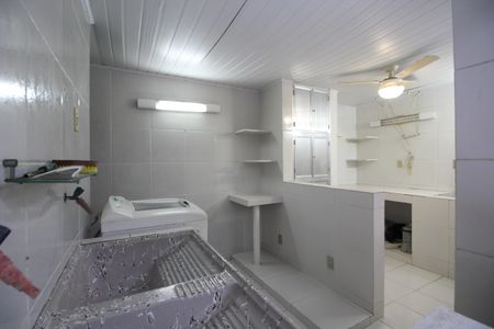 Casa de condomínio à venda com 374m², 4 quartos e 2 vagasCasa 1: Área de Serviço