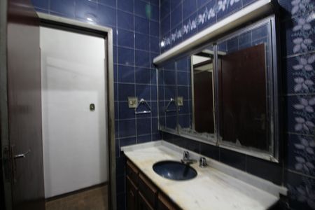 Casa de condomínio à venda com 374m², 4 quartos e 2 vagasCasa 2: Banheiro Social