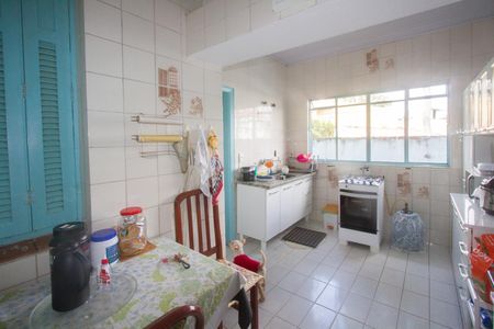 Casa à venda com 176m², 2 quartos e 2 vagasCozinha