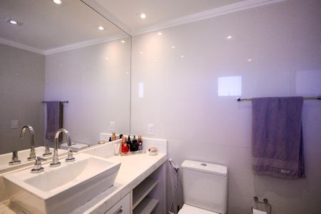 Apartamento à venda com 144m², 3 quartos e 2 vagasBanheiro do quarto 1