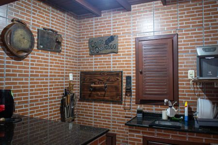 Casa à venda com 232m², 4 quartos e sem vaga Casa à venda com 232m², 4 quartos e sem vagaChurrasqueira