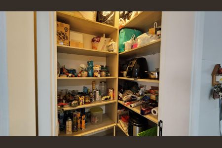 Casa de condomínio à venda com 275m², 3 quartos e 4 vagasDespensa