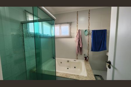 Casa de condomínio à venda com 275m², 3 quartos e 4 vagasBanheiro da Suíte 1