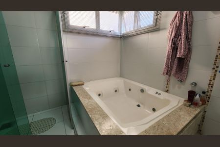 Casa de condomínio à venda com 275m², 3 quartos e 4 vagasBanheiro da Suíte 1