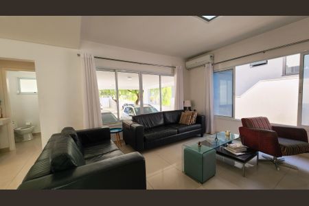 Casa de condomínio à venda com 275m², 3 quartos e 4 vagasSala