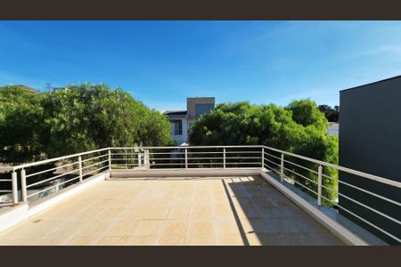 Casa de condomínio à venda com 275m², 3 quartos e 4 vagasVaranda da Suíte 1