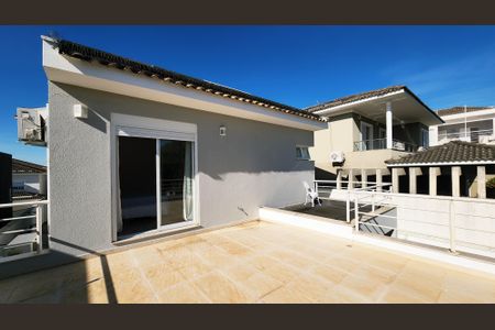 Casa de condomínio à venda com 275m², 3 quartos e 4 vagasVaranda da Suíte 1