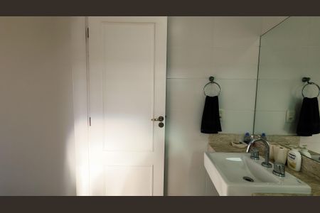 Casa de condomínio à venda com 275m², 3 quartos e 4 vagasBanheiro da Suíte 2