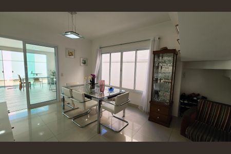 Casa de condomínio à venda com 275m², 3 quartos e 4 vagasSala