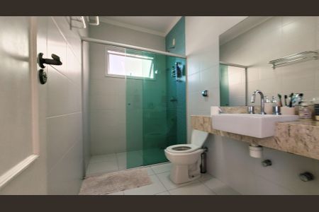 Casa de condomínio à venda com 275m², 3 quartos e 4 vagasBanheiro