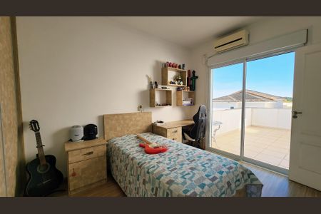 Casa de condomínio à venda com 275m², 3 quartos e 4 vagasSuíte 2