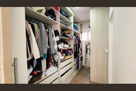 Casa de condomínio à venda com 275m², 3 quartos e 4 vagasCloset da Suíte 1