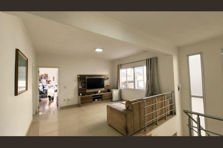 Casa de condomínio à venda com 275m², 3 quartos e 4 vagasSala