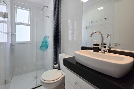 Apartamento à venda com 82m², 3 quartos e 2 vagasBanheiro Social