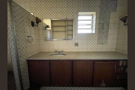 Casa à venda com 367m², 5 quartos e 2 vagas Casa à venda com 367m², 5 quartos e 2 vagasBanheiro 2