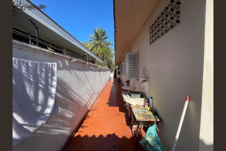 Casa à venda com 367m², 5 quartos e 2 vagas Casa à venda com 367m², 5 quartos e 2 vagasÁrea comum