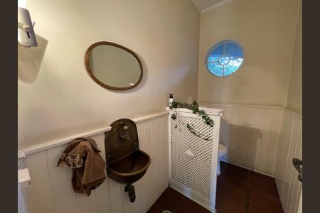 Casa à venda com 367m², 5 quartos e 2 vagas Casa à venda com 367m², 5 quartos e 2 vagasLavabo