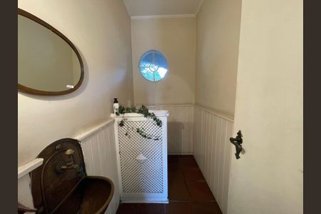 Casa à venda com 367m², 5 quartos e 2 vagas Casa à venda com 367m², 5 quartos e 2 vagasLavabo