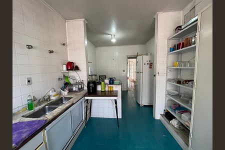 Casa à venda com 367m², 5 quartos e 2 vagas Casa à venda com 367m², 5 quartos e 2 vagasCozinha