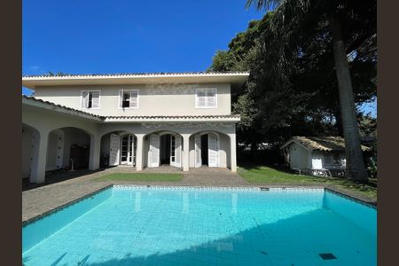 Casa à venda com 367m², 5 quartos e 2 vagas Casa à venda com 367m², 5 quartos e 2 vagasÁrea comum