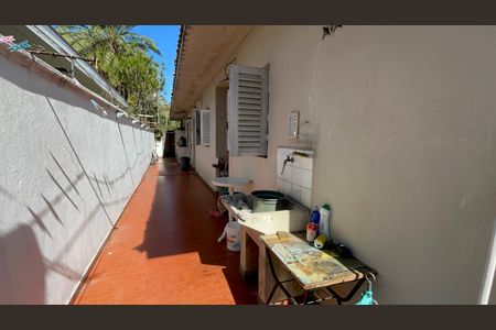 Casa à venda com 367m², 5 quartos e 2 vagas Casa à venda com 367m², 5 quartos e 2 vagasÁrea de Serviço