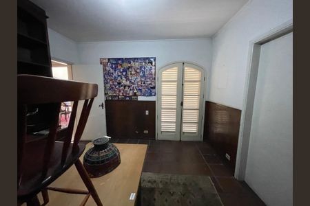 Casa à venda com 367m², 5 quartos e 2 vagas Casa à venda com 367m², 5 quartos e 2 vagasEscritório