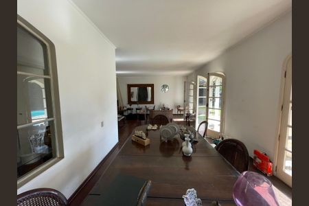 Casa à venda com 367m², 5 quartos e 2 vagas Casa à venda com 367m², 5 quartos e 2 vagasSala