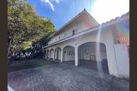 Casa à venda com 367m², 5 quartos e 2 vagas Casa à venda com 367m², 5 quartos e 2 vagasÁrea comum