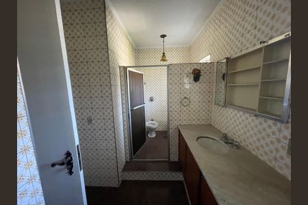 Casa à venda com 367m², 5 quartos e 2 vagas Casa à venda com 367m², 5 quartos e 2 vagasBanheiro 2