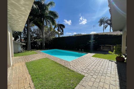 Casa à venda com 367m², 5 quartos e 2 vagas Casa à venda com 367m², 5 quartos e 2 vagasÁrea comum