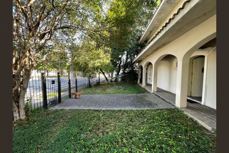 Casa à venda com 367m², 5 quartos e 2 vagas Casa à venda com 367m², 5 quartos e 2 vagasÁrea comum